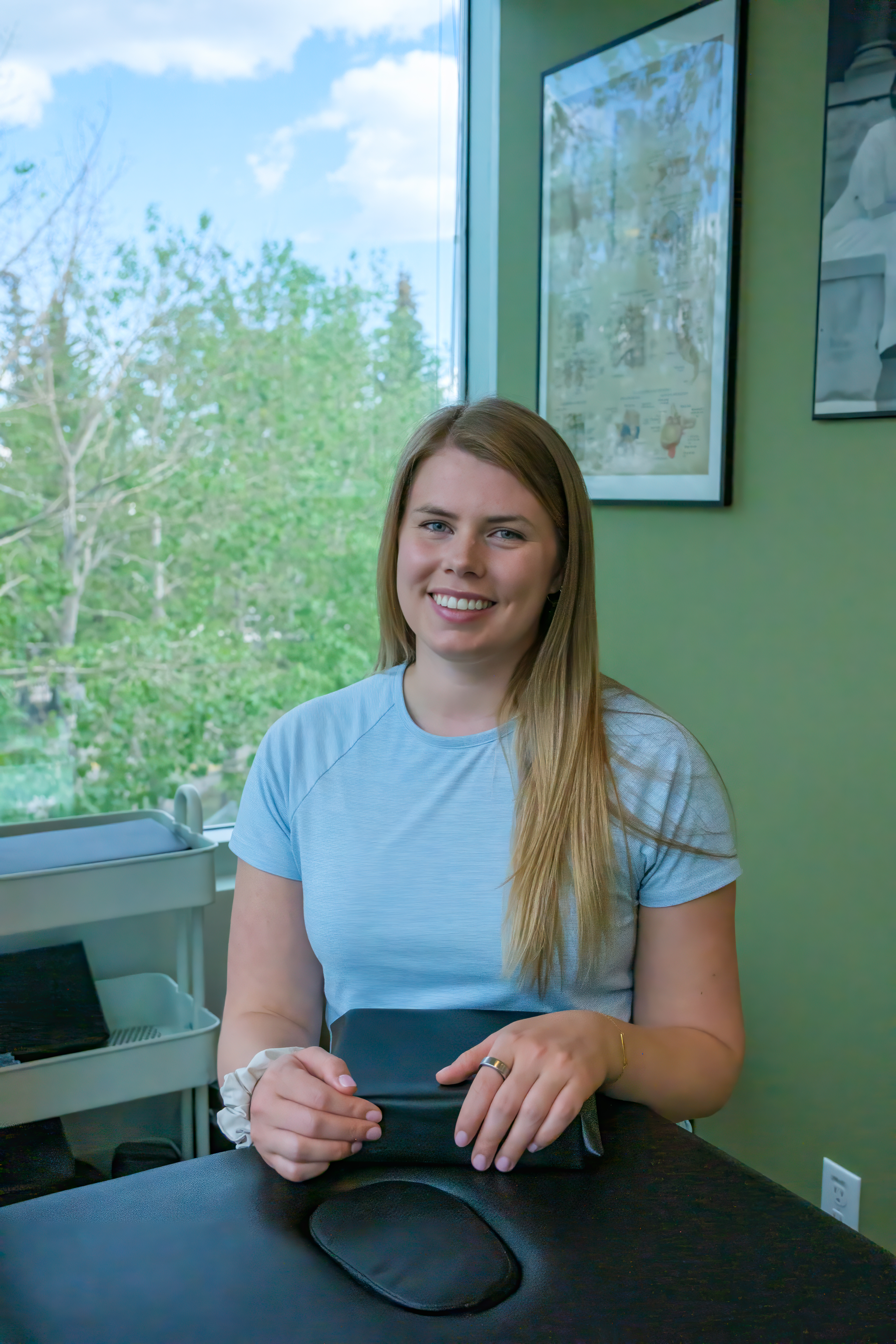 DSCF3077 Jeni Robinson - osteopathic manual therapist in the office